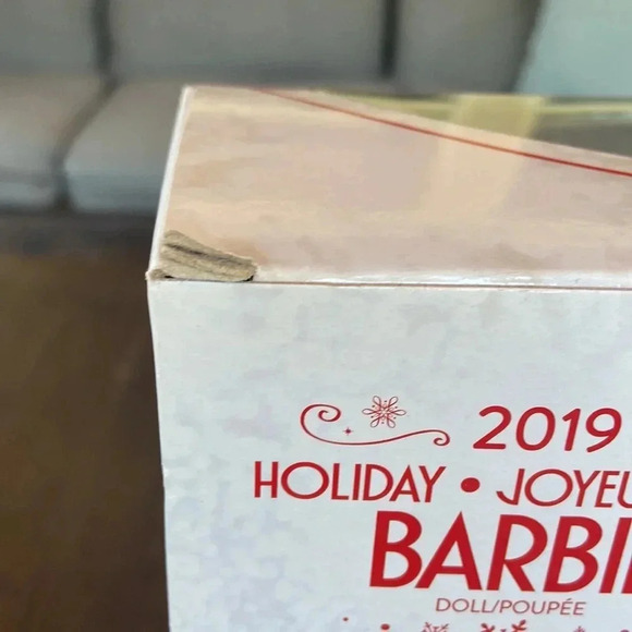 Holiday  Barbie | 2019 - Picture 6 of 7